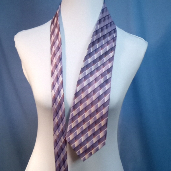 Men's Tie,58inches by 4inches wide. - Picture 2 of 6